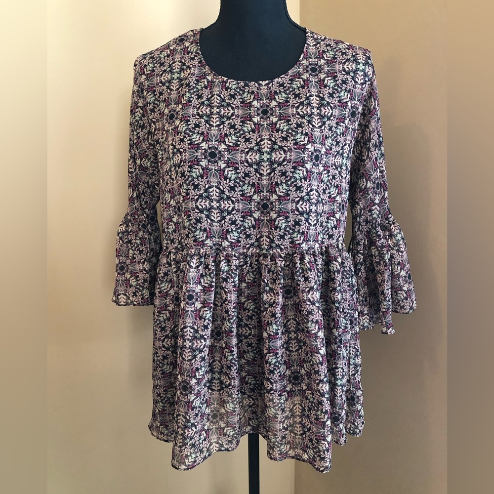 BCBGeneration Printed Ruffle Hem Top - Black/Olive - Picture 2 of 4